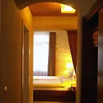 Ξενοδοχείο Swiss & 3*